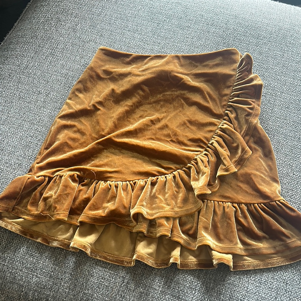 Tight Velvet Ruffle Gold Skirt